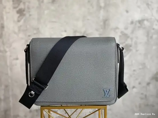AAA Pruses Bags DISTRICT PM LOUIS VUITTON 0628